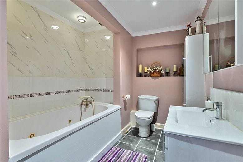 5 bedroom house, Clench Common, Marlborough SN8 - Available