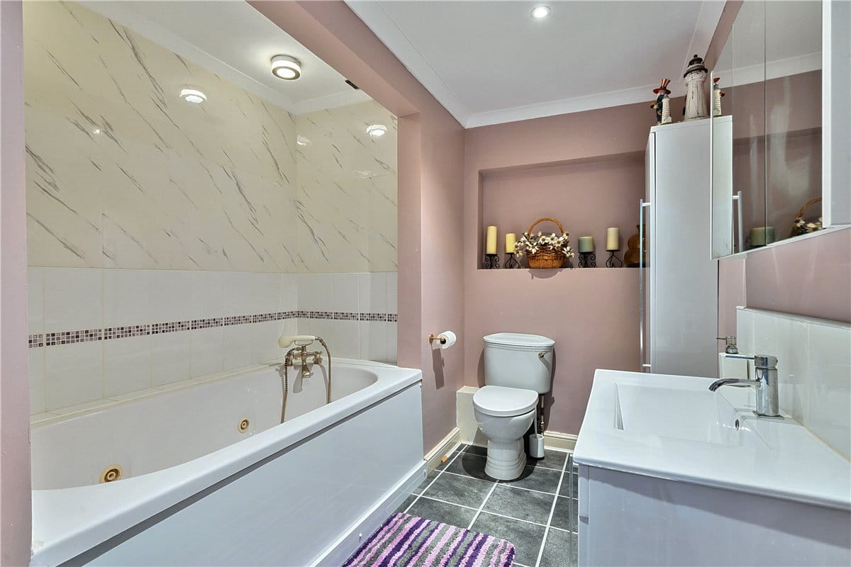 5 bedroom house, Clench Common, Marlborough SN8 - Available