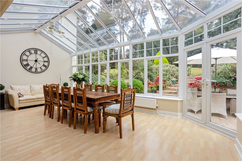 6 bedroom house, Bath Road, Marlborough SN8 - Available