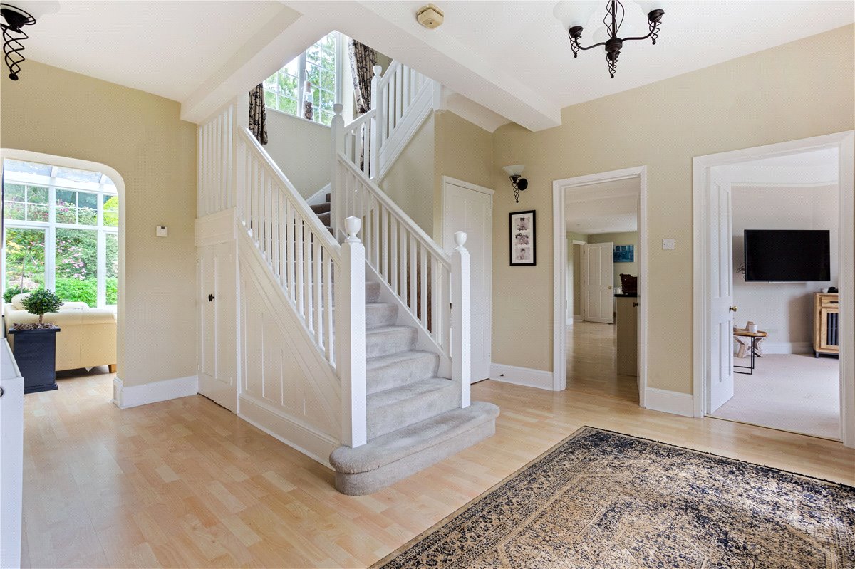 6 bedroom house, Bath Road, Marlborough SN8 - Available