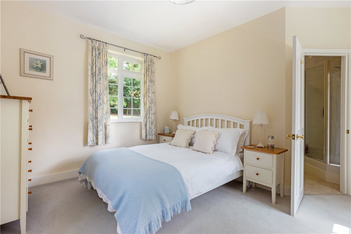 6 bedroom house, Bath Road, Marlborough SN8 - Available