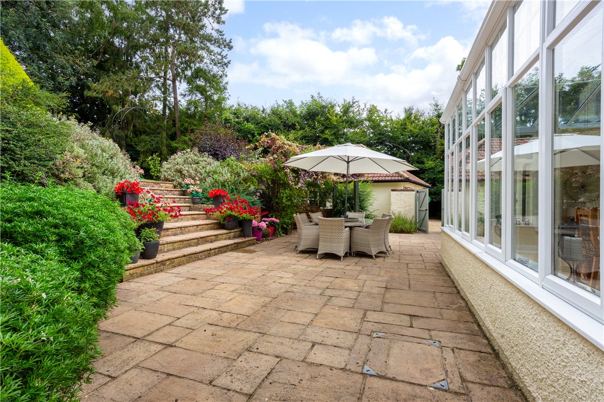 6 bedroom house, Bath Road, Marlborough SN8 - Available