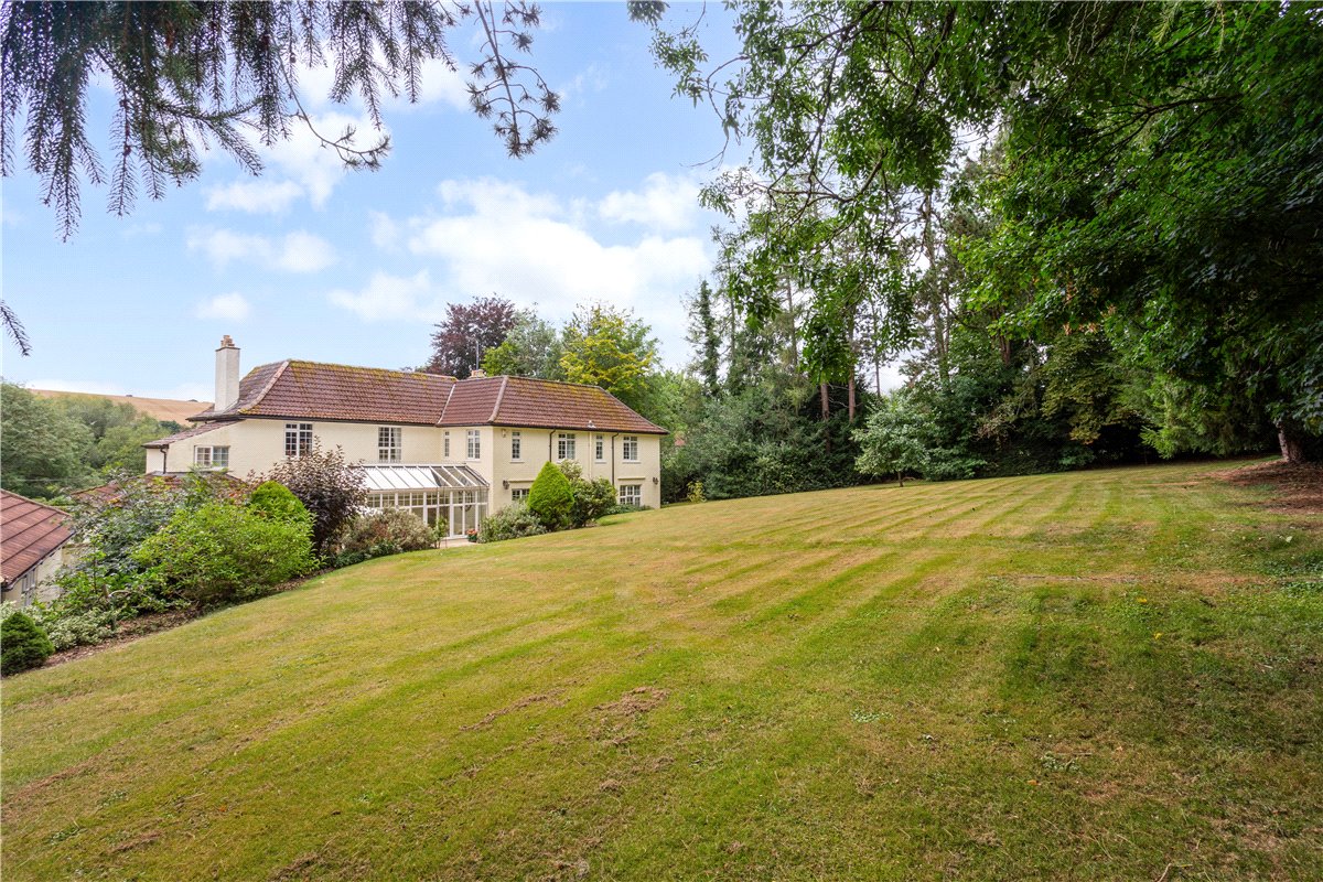 6 bedroom house, Bath Road, Marlborough SN8 - Available