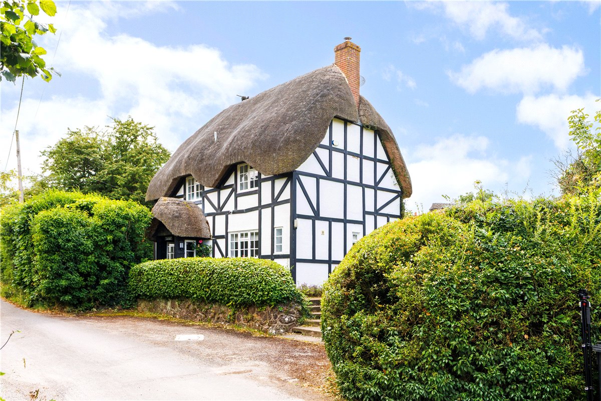 3 bedroom house, Hallam Cottages, Southend SN8 - Available