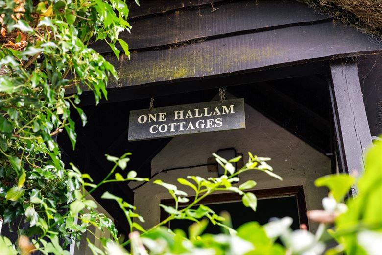 3 bedroom house, Hallam Cottages, Southend SN8 - Available