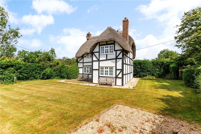 3 bedroom house, Hallam Cottages, Southend SN8 - Available