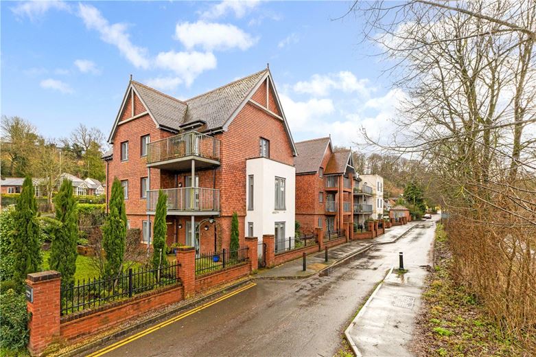 2 bedroom flat, Granham Close, Marlborough SN8 - Available