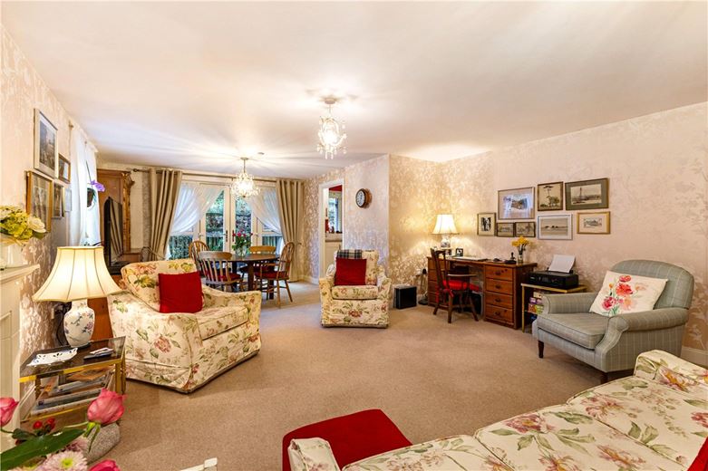 2 bedroom flat, Granham Close, Marlborough SN8 - Available