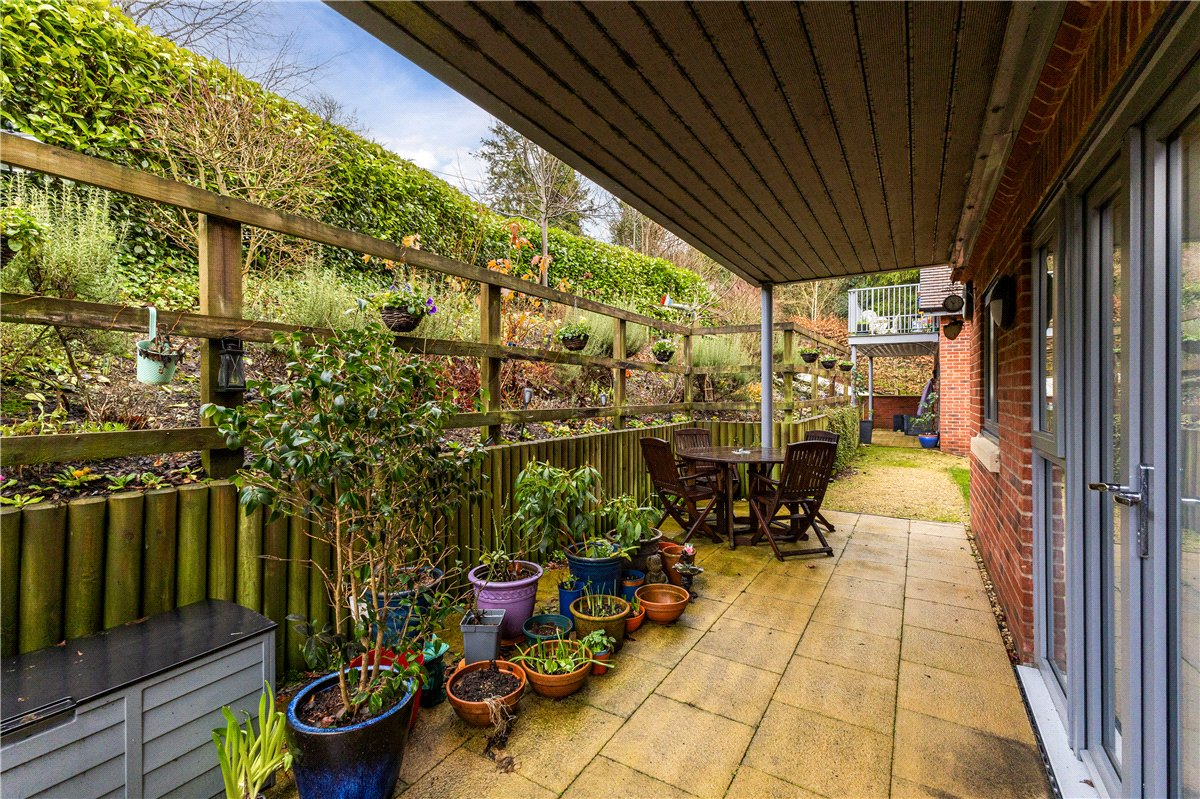 2 bedroom flat, Granham Close, Marlborough SN8 - Available