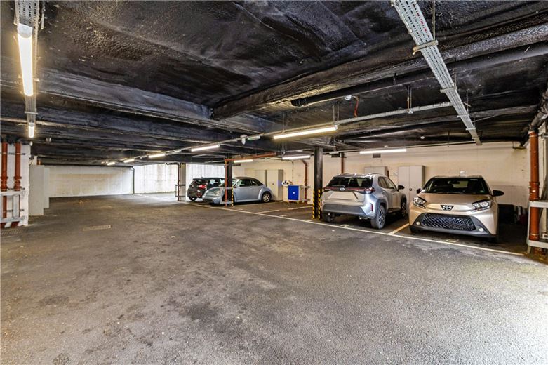 2 bedroom flat, Granham Close, Marlborough SN8 - Available