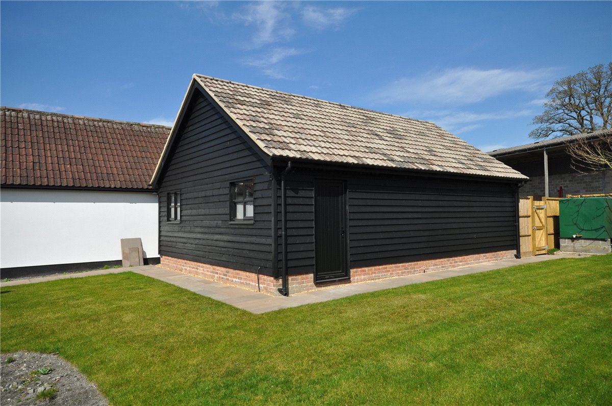 4 bedroom house, High Street, West Lavington SN10 - Available