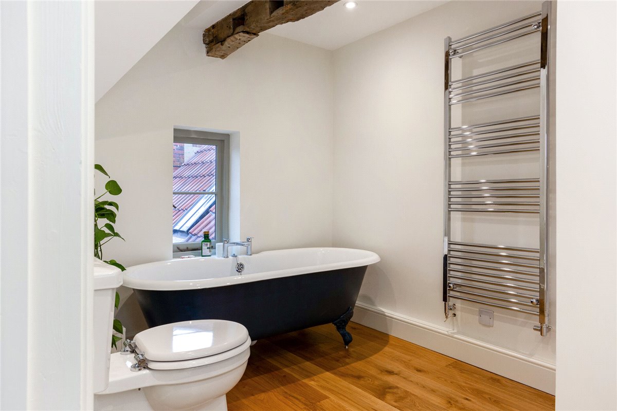 4 bedroom house, High Street, West Lavington SN10 - Available