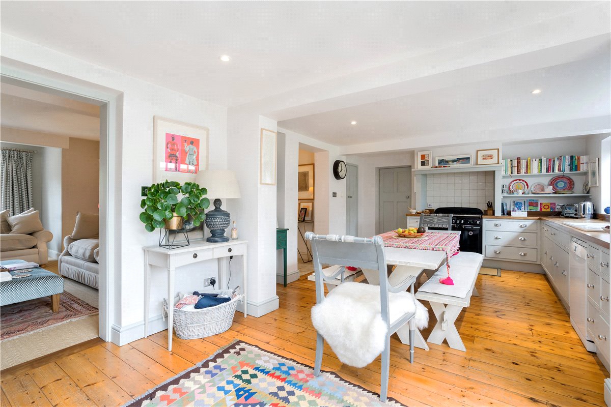 3 bedroom house, St. Johns Close, Marlborough SN8 - Sold STC