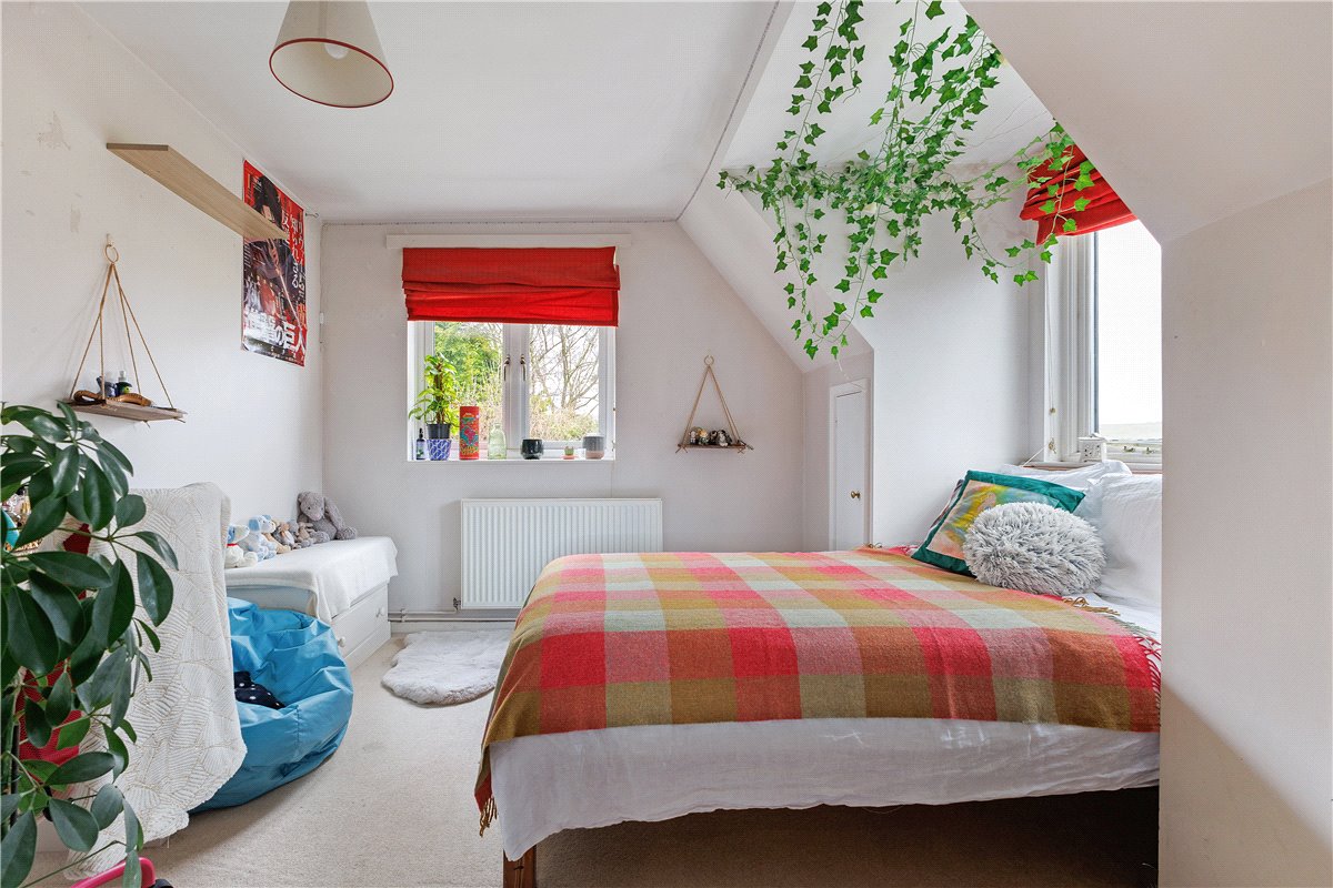 6 bedroom house, Broad Hinton, Swindon SN4 - Available