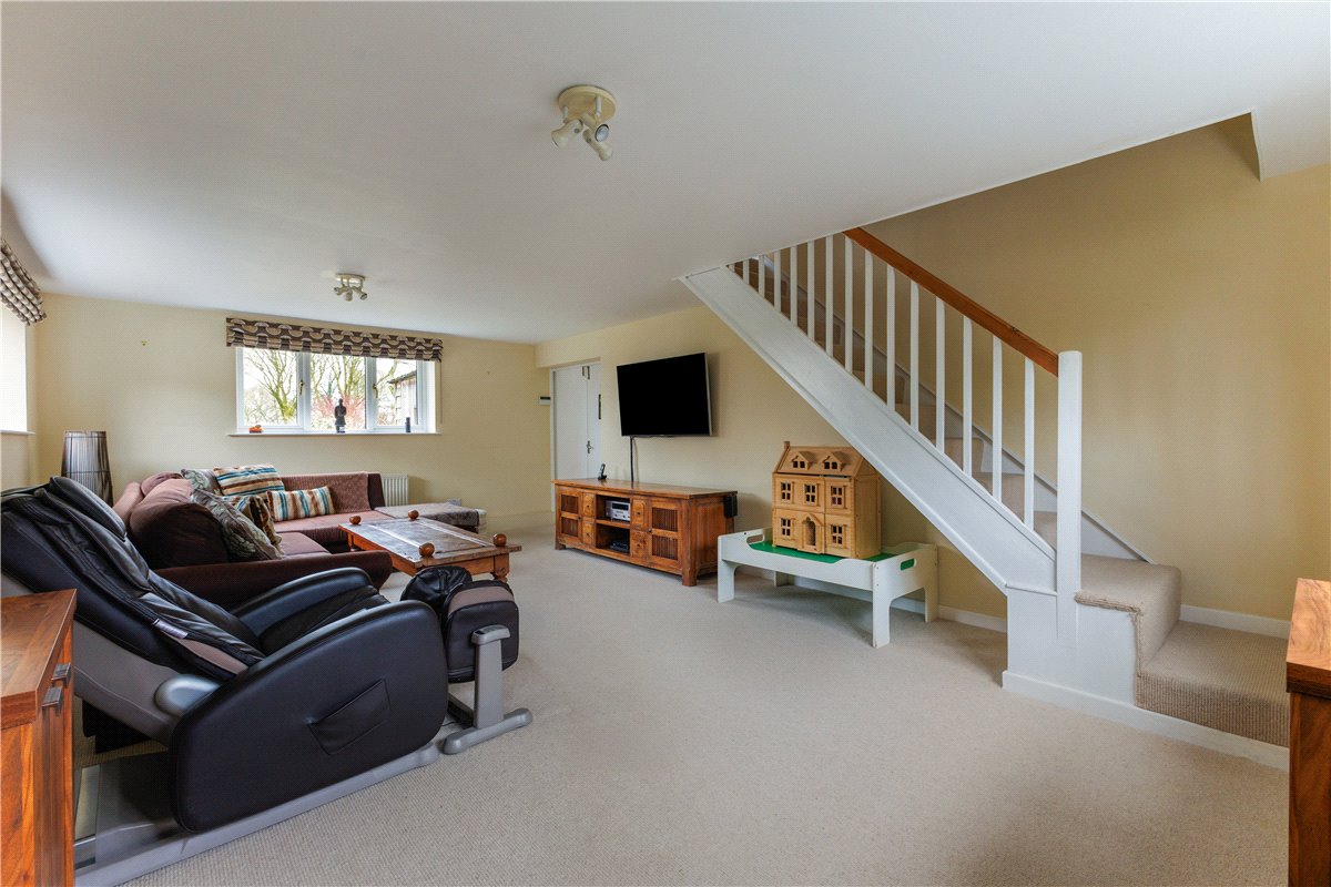 6 bedroom house, Broad Hinton, Swindon SN4 - Available