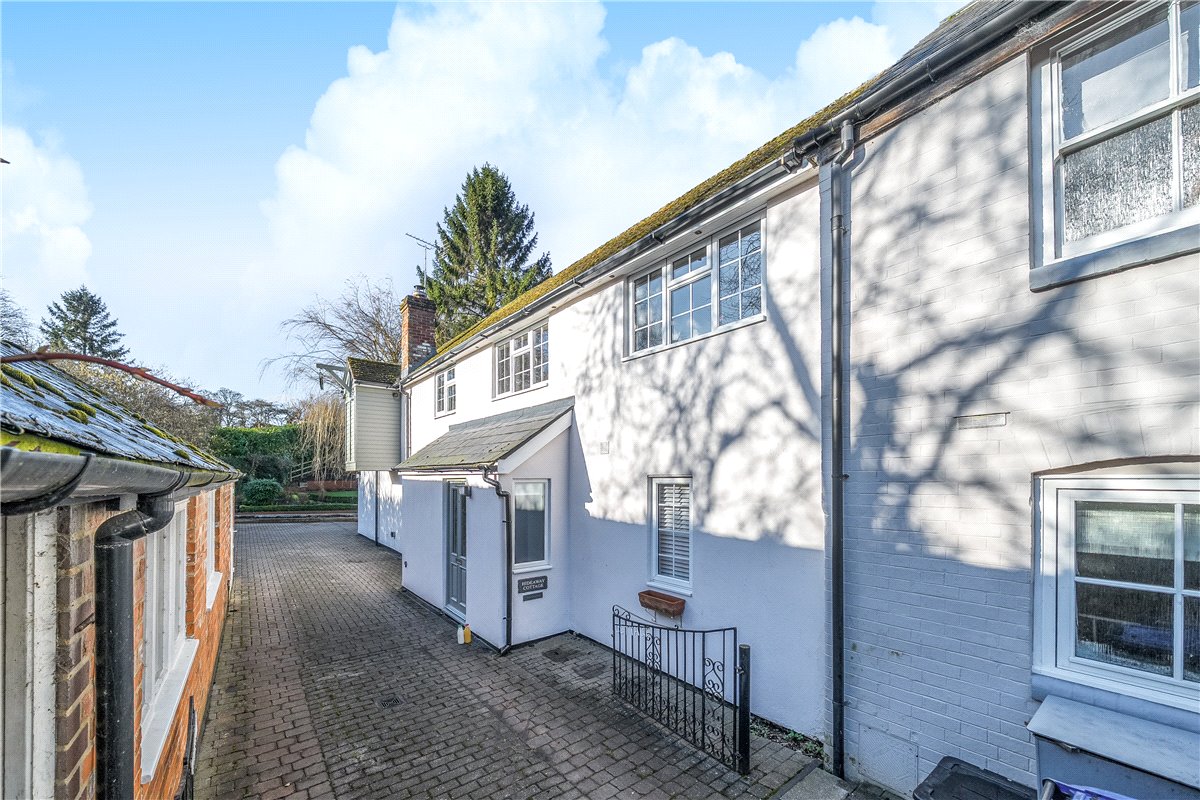 3 bedroom cottage, Wilton, Marlborough SN8 - Available