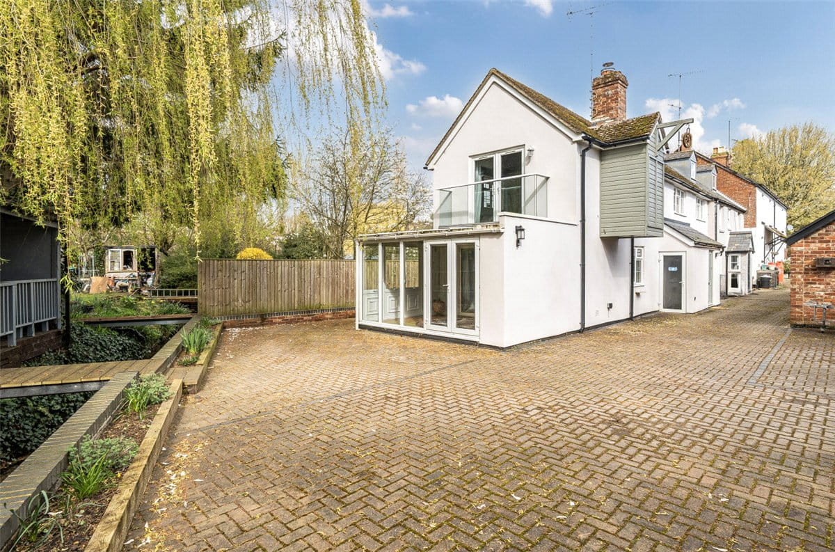 3 bedroom cottage, Wilton, Marlborough SN8 - Available