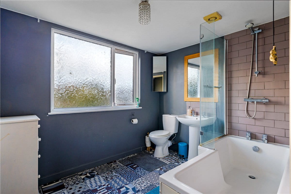 4 bedroom house, Pipers Piece, Herd Street SN8 - Available