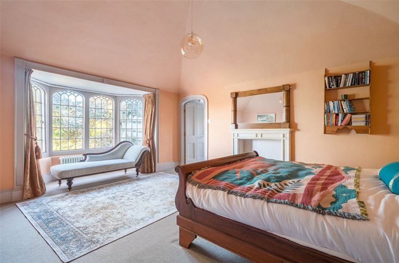 8 bedroom house, Castlefields, Calne SN11 - Available