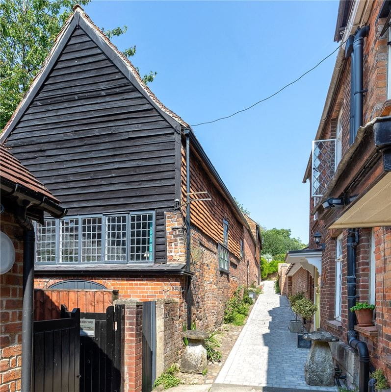 3 bedroom house, Neates Yard, Marlborough SN8 - Sold