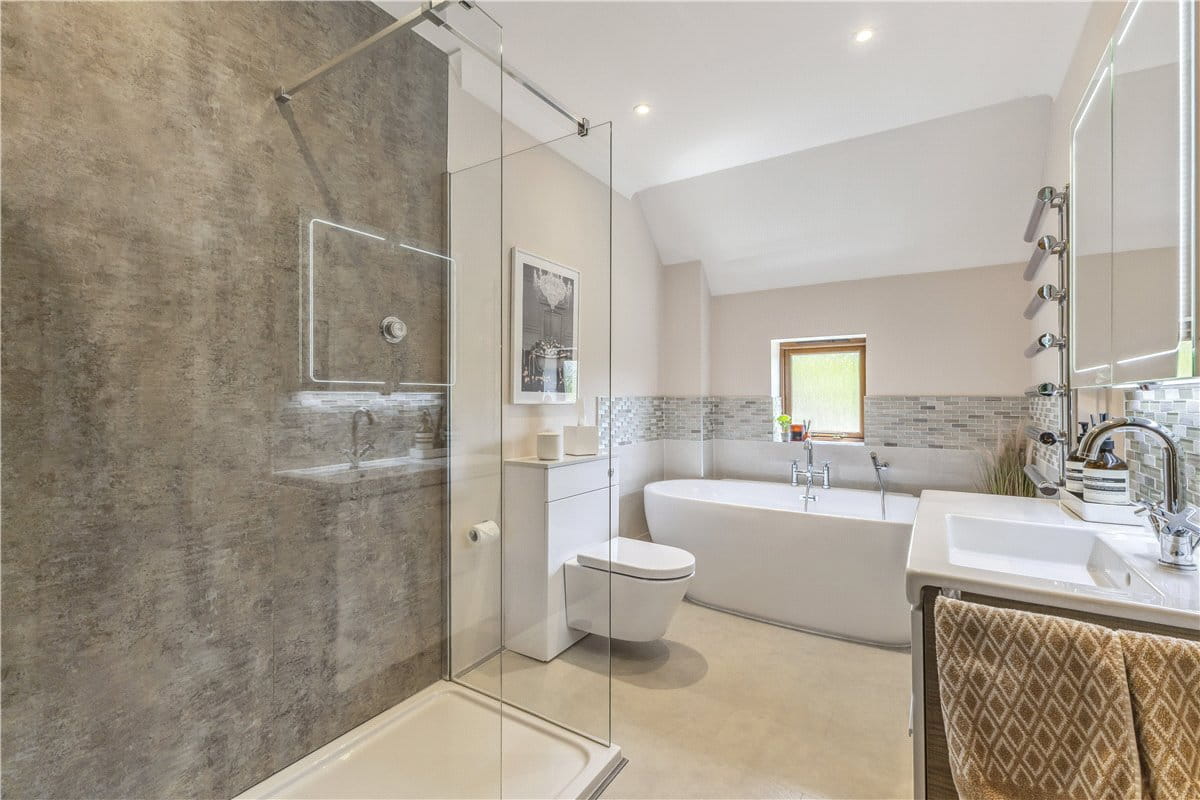 5 bedroom house, Netherstreet, Bromham SN15 - Available