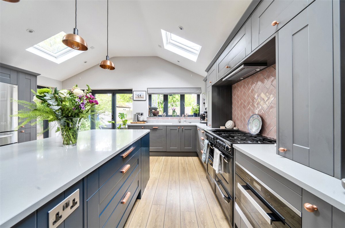 4 bedroom house, Elcot Lane, Marlborough SN8 - Available