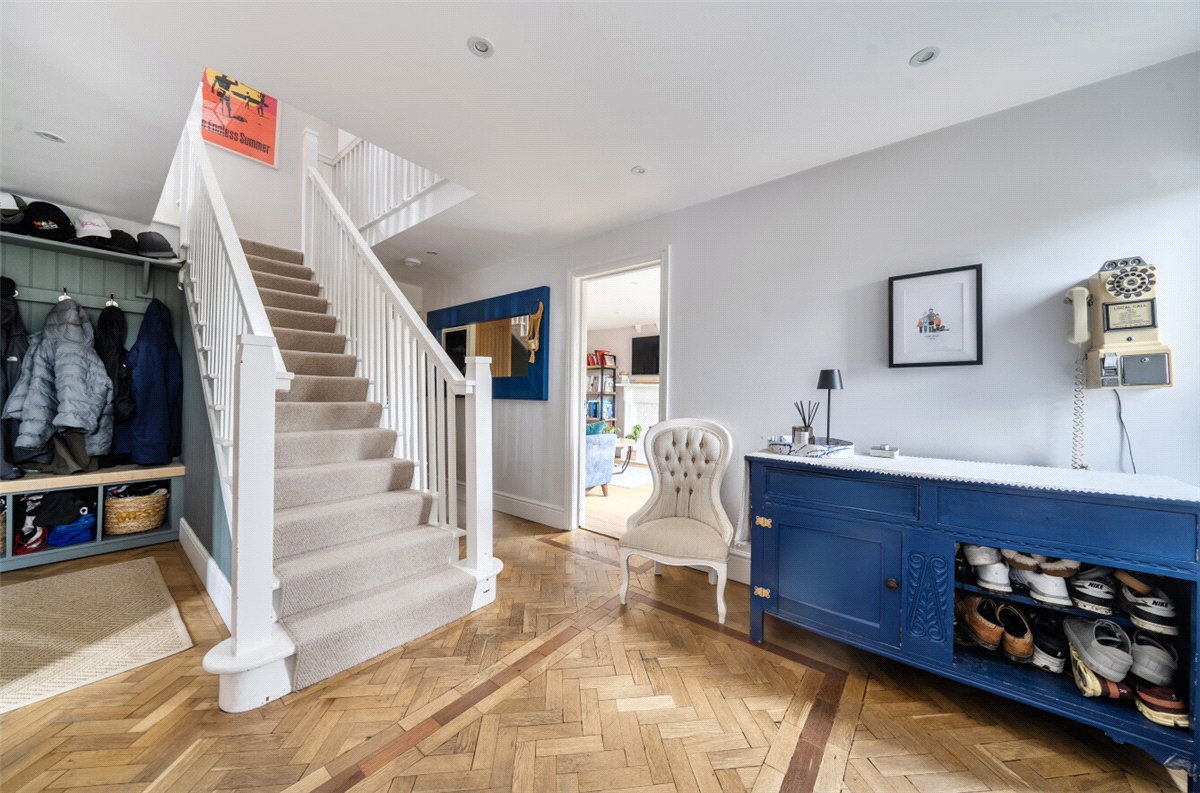 4 bedroom house, Elcot Lane, Marlborough SN8 - Available