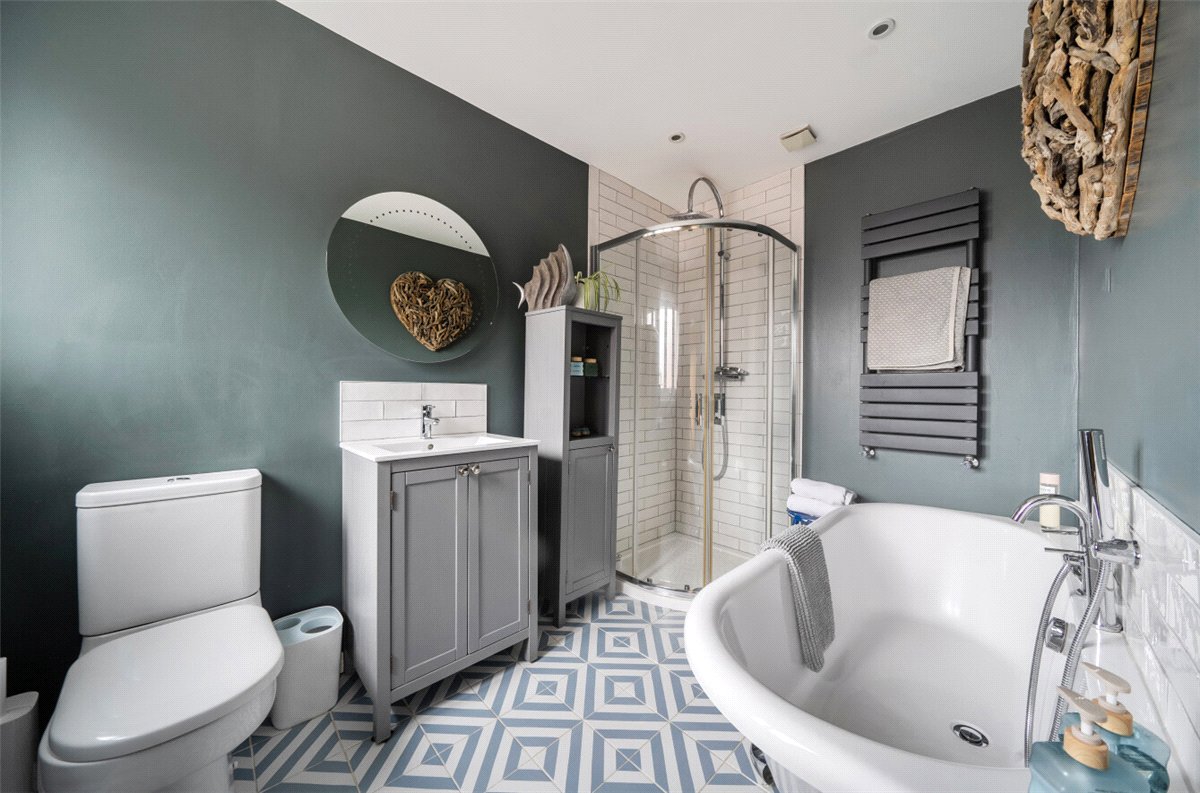 4 bedroom house, Elcot Lane, Marlborough SN8 - Available