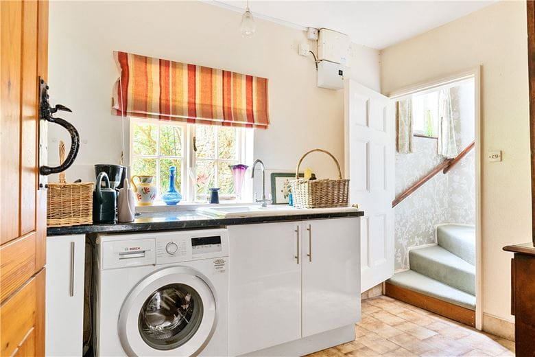 6 bedroom house, Westbrook, Bromham SN15 - Available