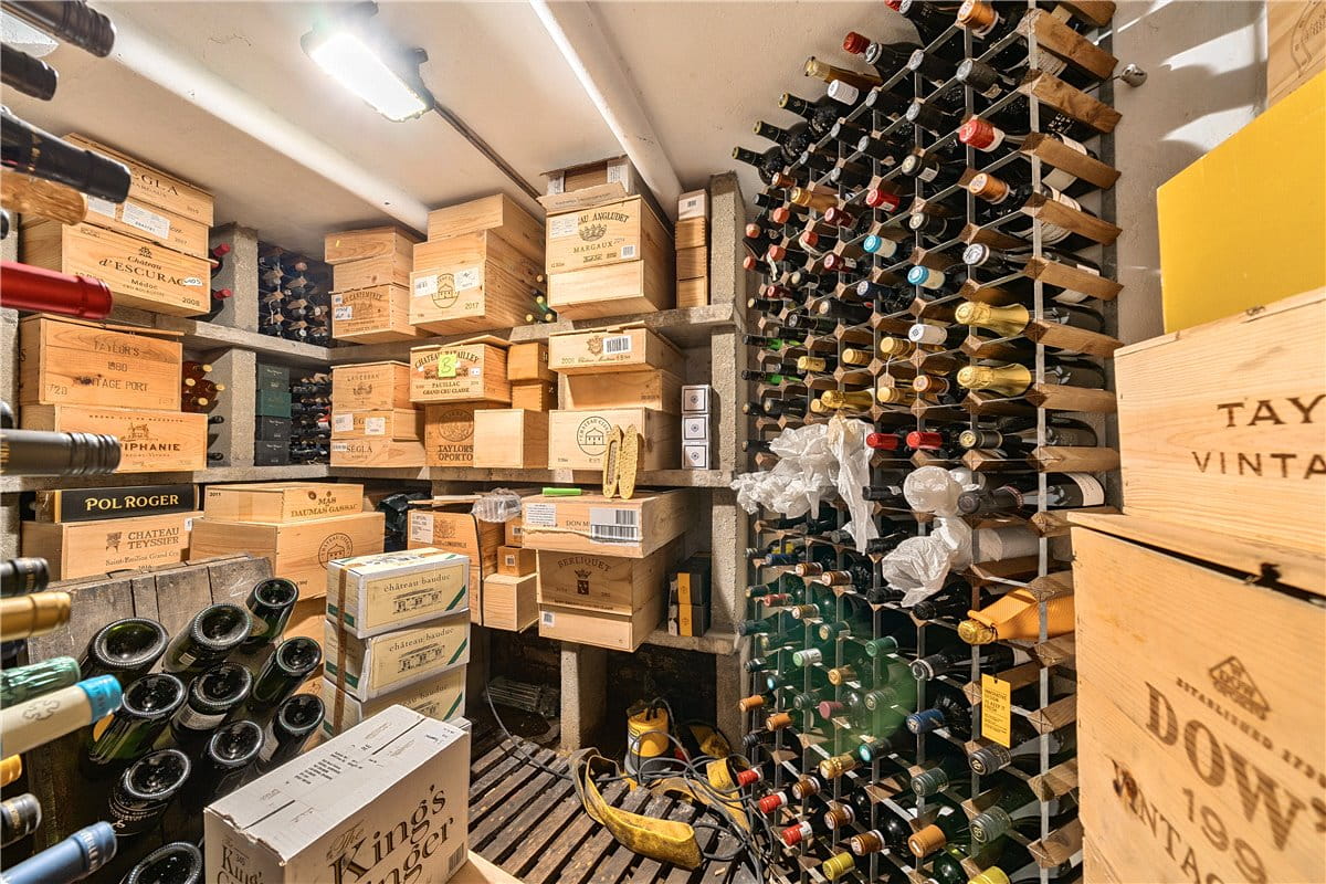 6 bedroom house, Westbrook, Bromham SN15 - Available