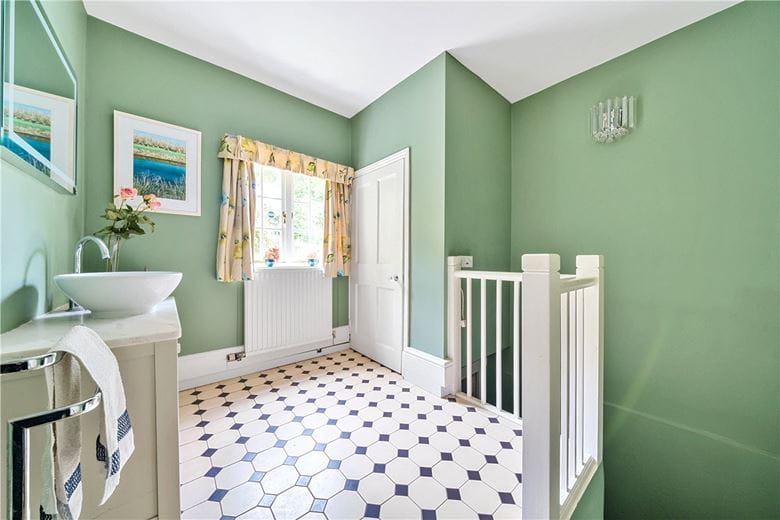 6 bedroom house, Westbrook, Bromham SN15 - Available