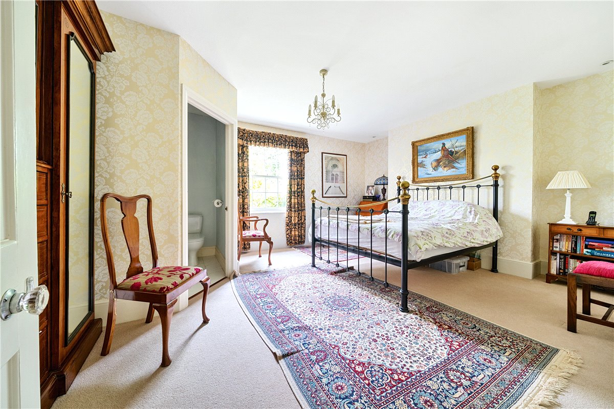 6 bedroom house, Westbrook, Bromham SN15 - Available