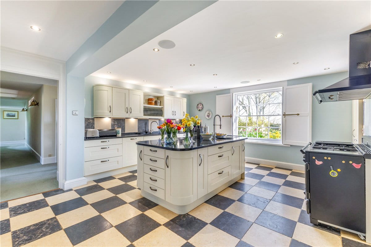 6 bedroom house, Westbrook, Bromham SN15 - Available