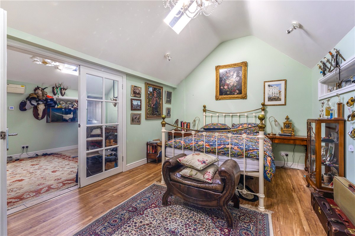 6 bedroom house, Westbrook, Bromham SN15 - Available