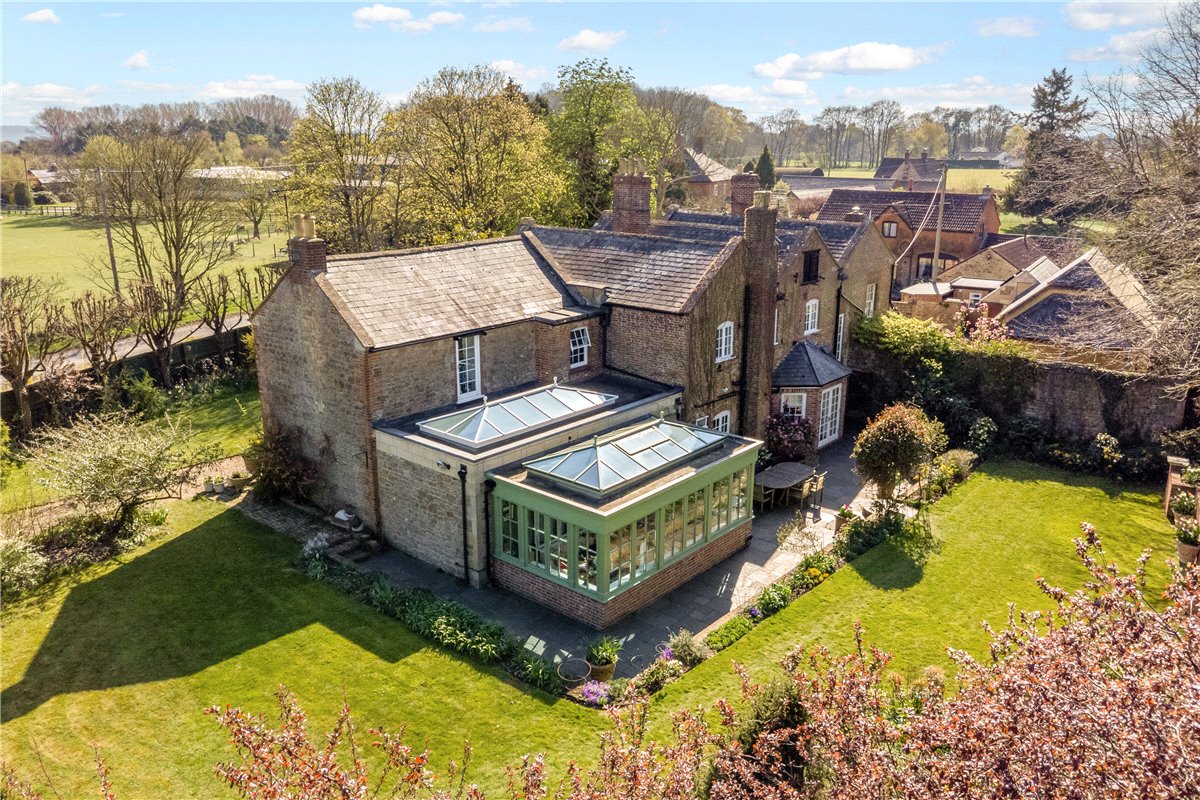 6 bedroom house, Westbrook, Bromham SN15 - Available