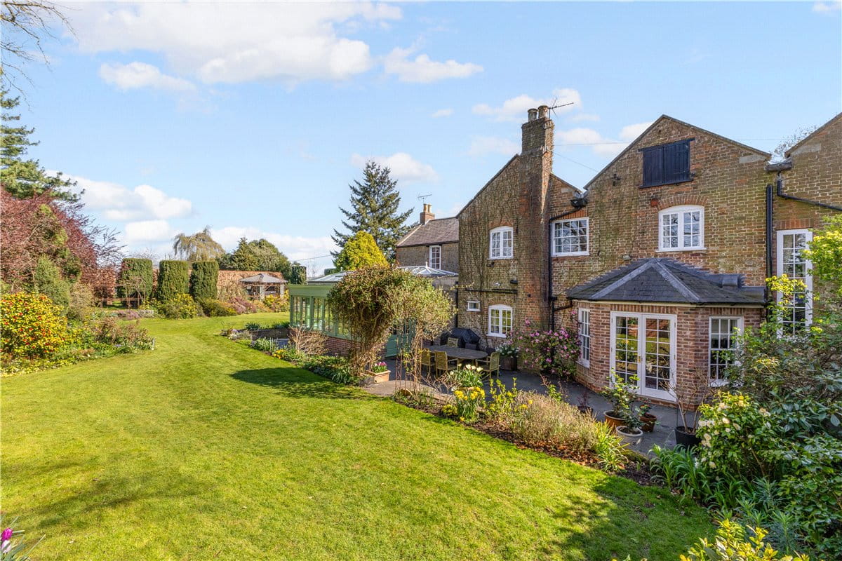 6 bedroom house, Westbrook, Bromham SN15 - Available