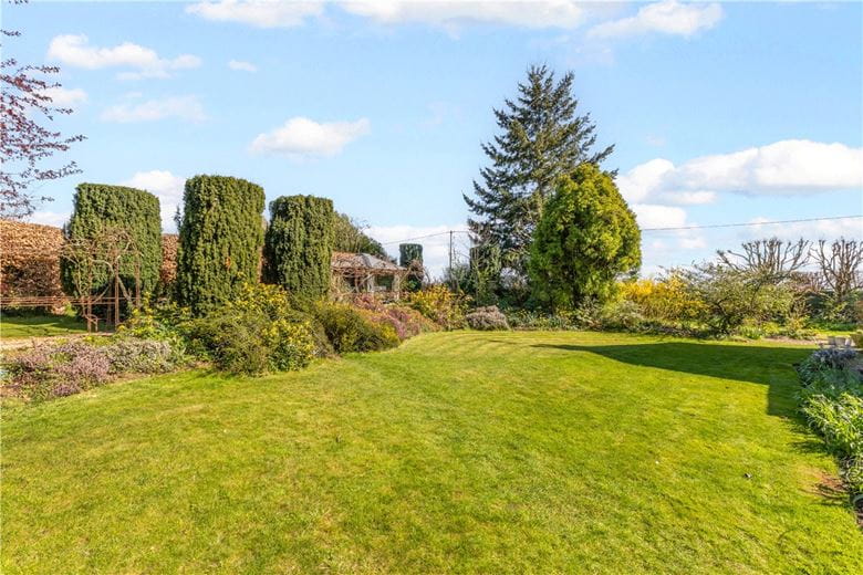 6 bedroom house, Westbrook, Bromham SN15 - Available