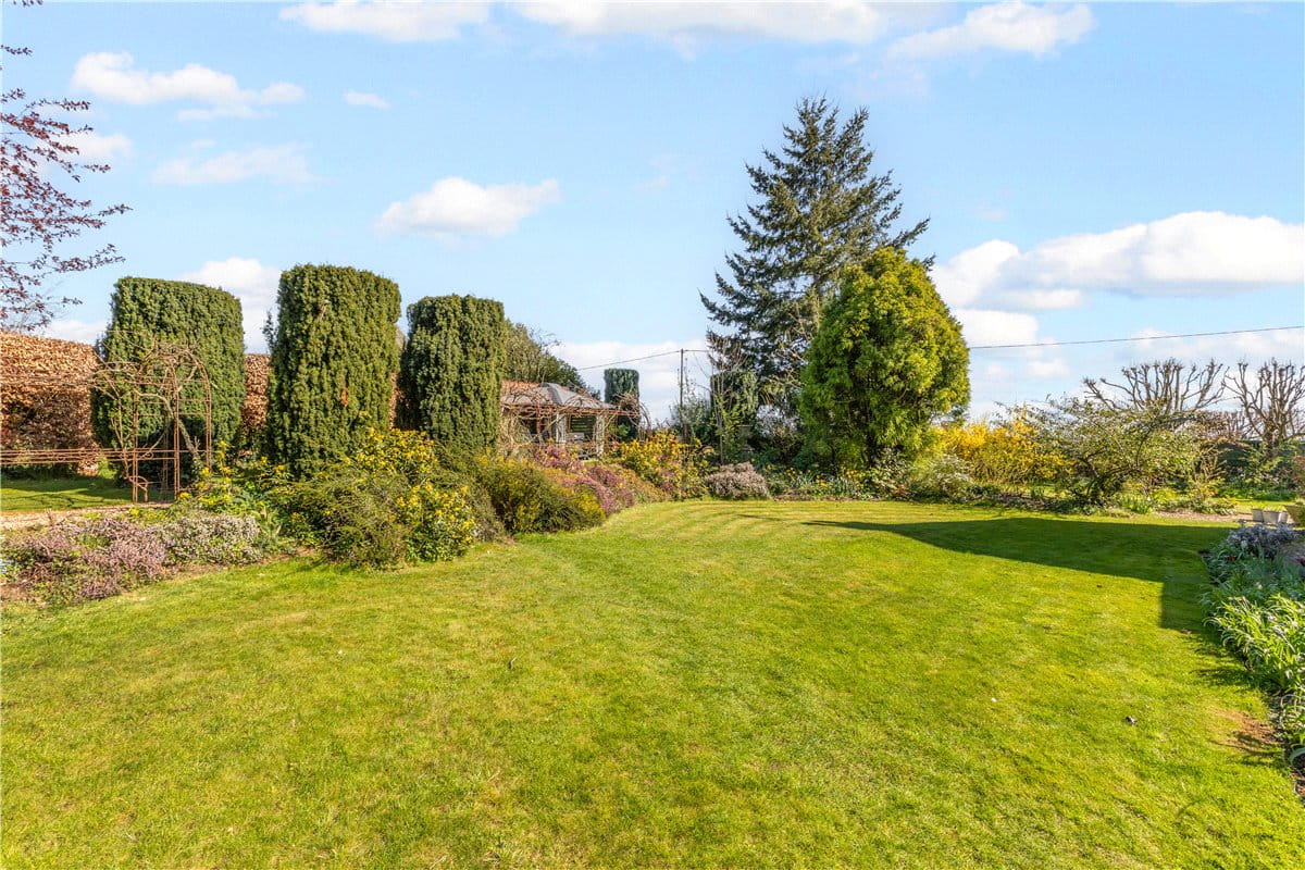 6 bedroom house, Westbrook, Bromham SN15 - Available