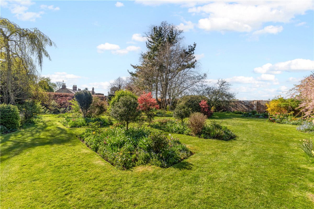 6 bedroom house, Westbrook, Bromham SN15 - Available