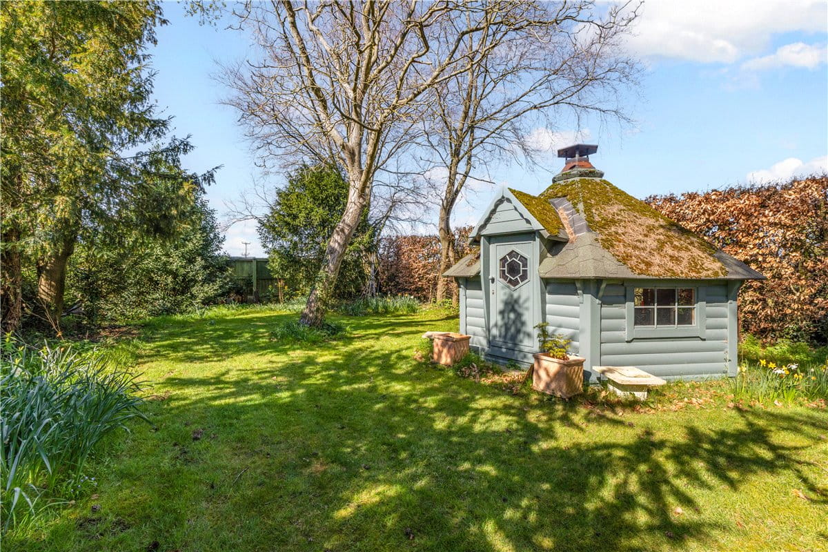 6 bedroom house, Westbrook, Bromham SN15 - Available