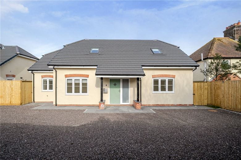 3 bedroom bungalow, Elcot Lane, Marlborough SN8 - Available