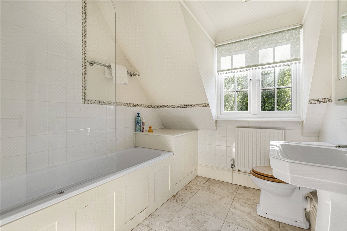 4 bedroom house, Phoenix Square, Pewsey SN9 - Available