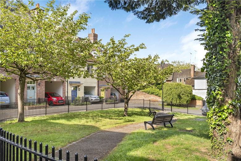4 bedroom house, Phoenix Square, Pewsey SN9 - Available