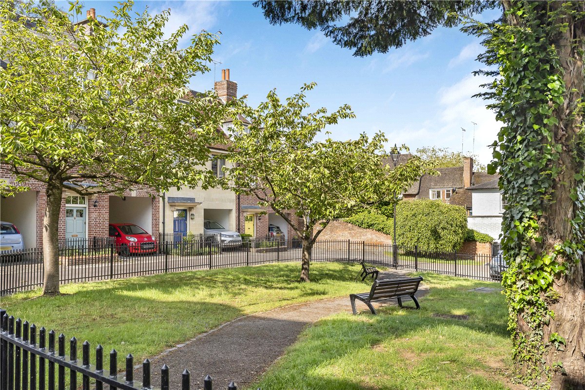 4 bedroom house, Phoenix Square, Pewsey SN9 - Available