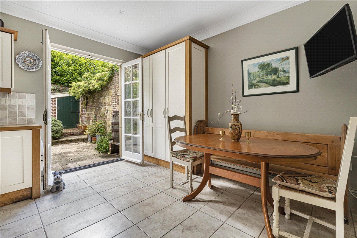 4 bedroom house, Phoenix Square, Pewsey SN9 - Available