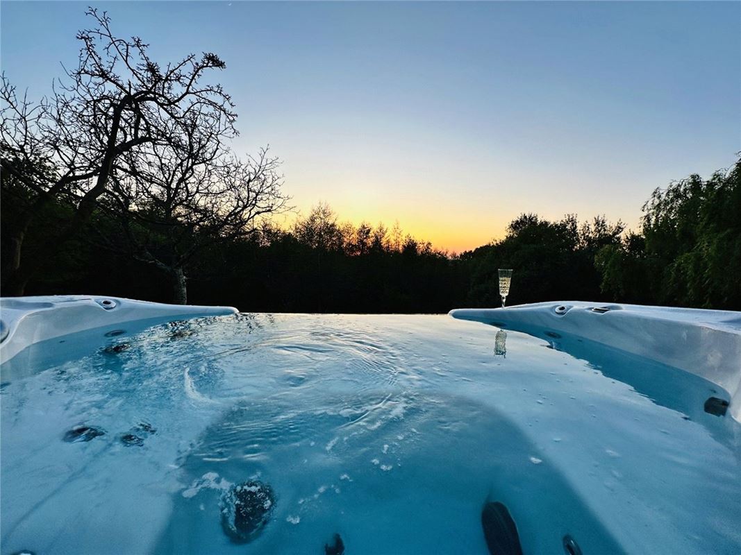 5 bedroom house, Studley Corner, Studley SN11 - Sold STC