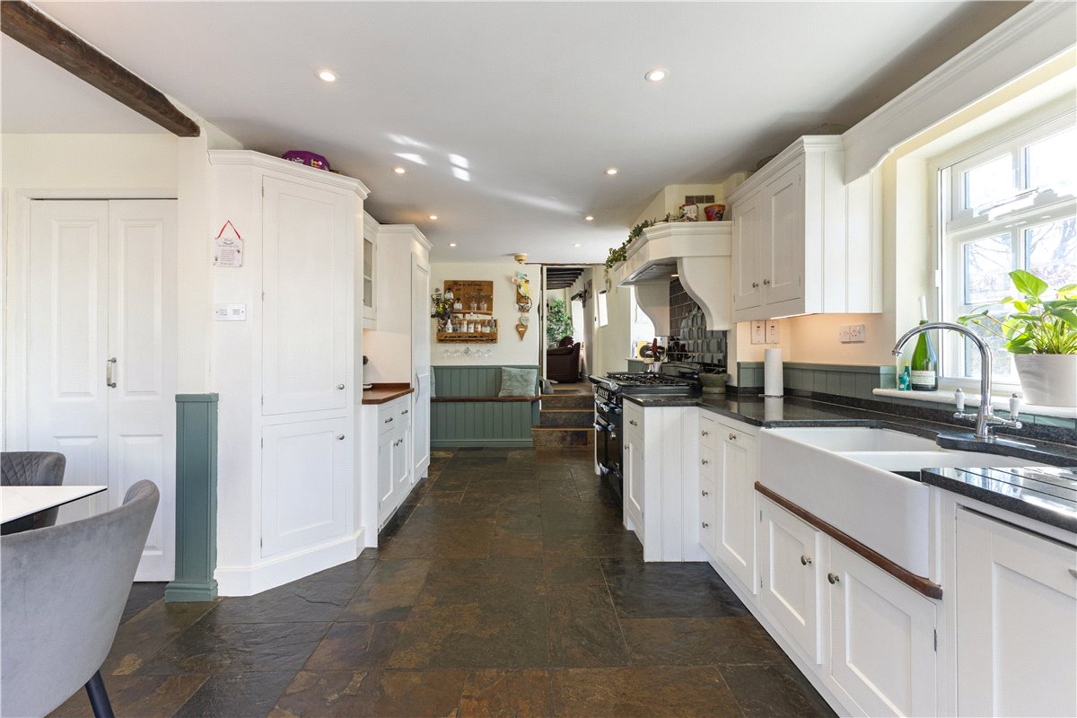 4 bedroom cottage, Church Road, Wanborough SN4 - Available