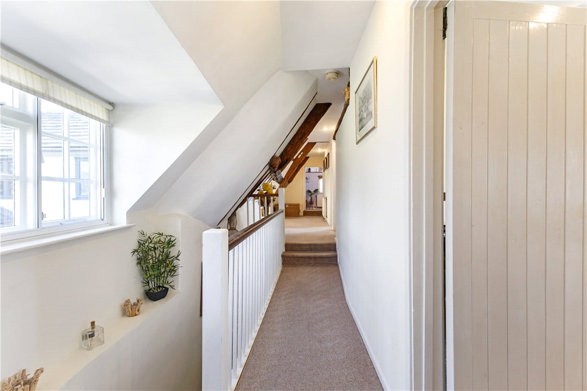 4 bedroom cottage, Church Road, Wanborough SN4 - Available