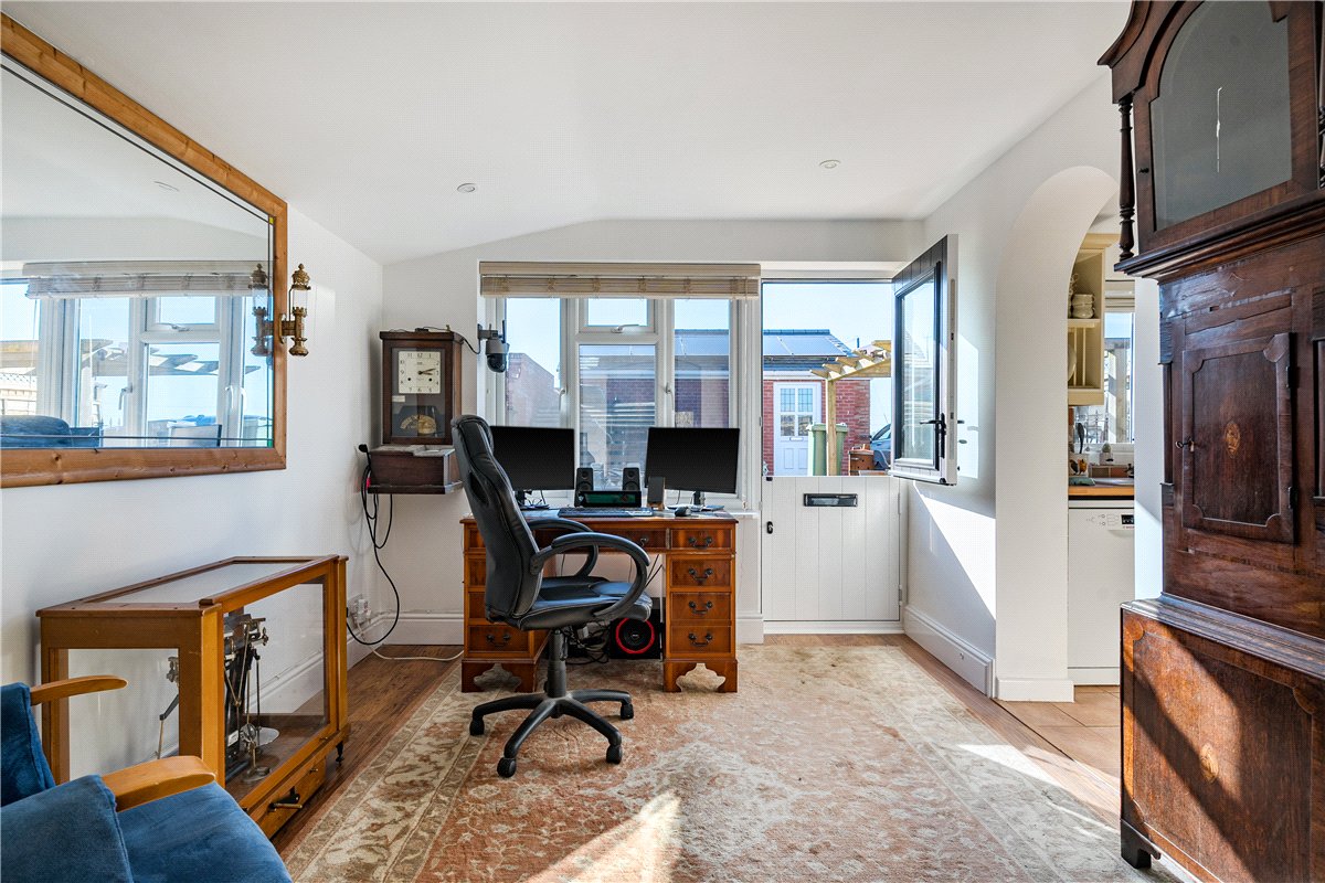 2 bedroom cottage, Broad Street, Beechingstoke SN9 - Available