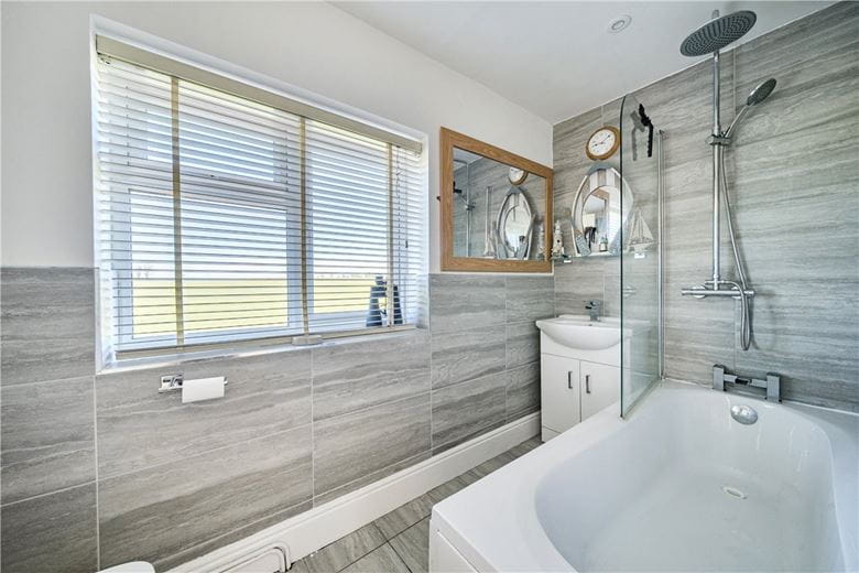 2 bedroom cottage, Broad Street, Beechingstoke SN9 - Available